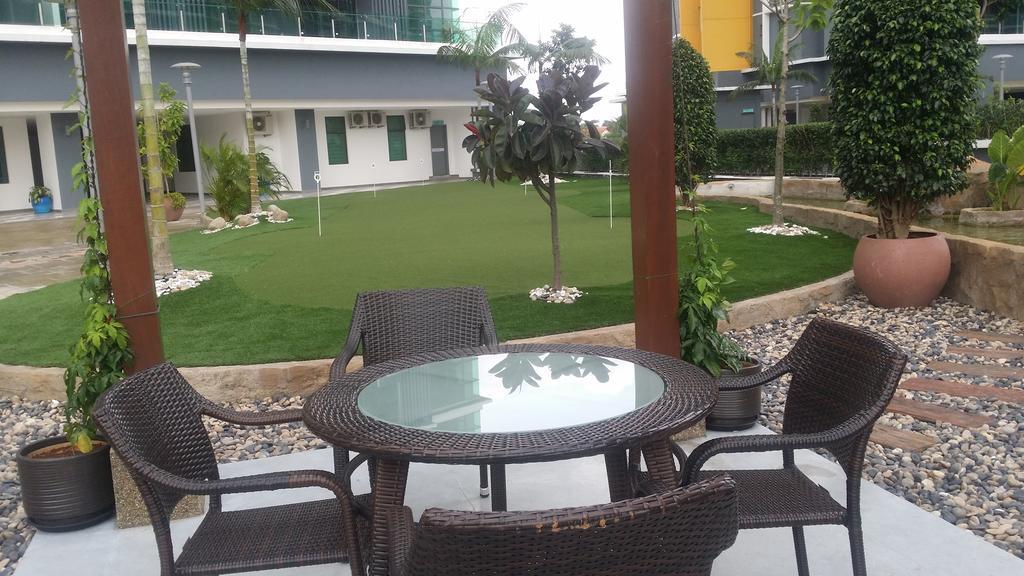 שאה אלאם Vista Alam Studio Units - Pool, Food Court מראה חיצוני תמונה